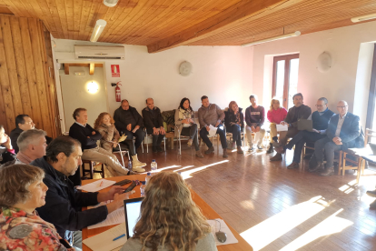 Reunió dels alcaldes de l’Alt Urgell a l’ajuntament d’Os de Civís.