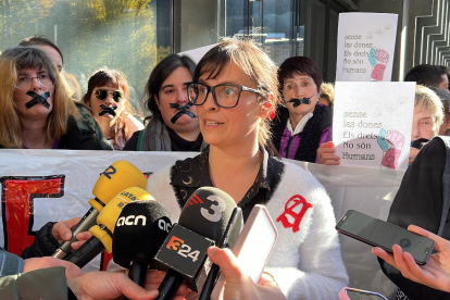 Vanessa Mendoza, la presidenta de Stop Violència, ahir abans del judici.