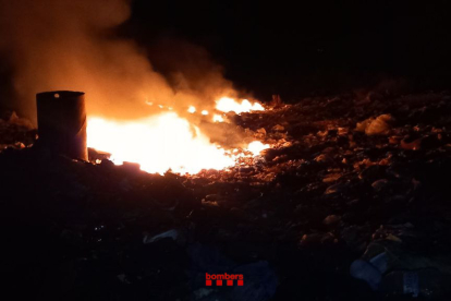 El foc va cremar una pila d’escombraries a Balaguer.
