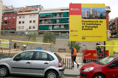 Un bloc d’habitatges en construcció.