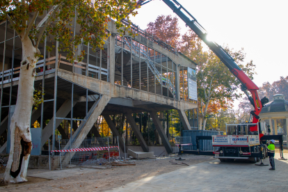 La rehabilitació del Palau de Vidre va començar al setembre i durarà aproximadament un any.