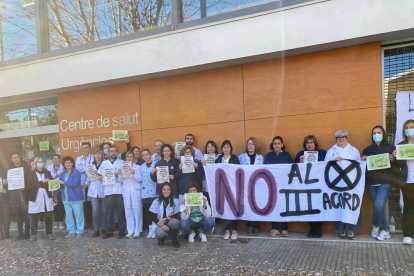 Personal del CUAP de Mollerussa es va concentrar a les portes del centre.