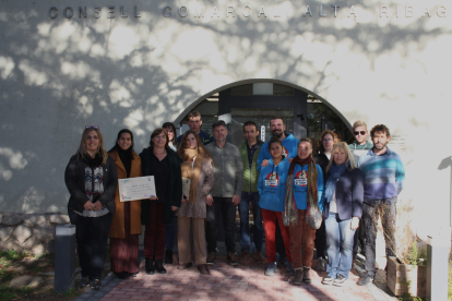 Foto de grup amb els premiats al Jove Emprenedor 2023.
