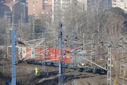 Un tren de mercaderies descarrila i obliga a transportar viatgers en bus