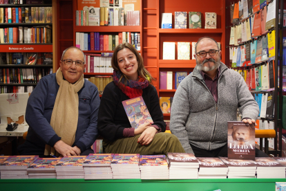 Firma de llibres a la Caselles a les portes de Nadal