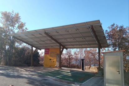 La pèrgola solar que s’ha instal·lat a Tiurana, a la Noguera.