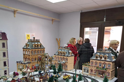 Vilaller instal·la el Playmobil de Nadal a l'Oficina de Turisme