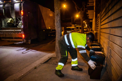 Recollida de residus urbans porta a porta a Arbeca, una de les poblacions que utilitza aquest servei a les Garrigues.