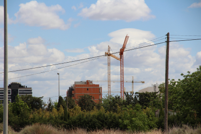 Imatge d’arxiu d’habitatges en construcció a Lleida.