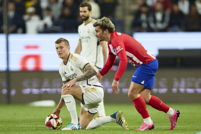 Kroos va ser esbroncat per l’afició local, per les seues crítiques a la falta de drets humans al país.