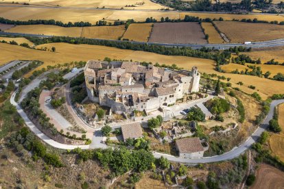 montfalcó murallat. Aquesta vila closa s’alça a la comarca de la Segarra.