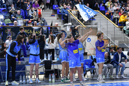 La banqueta alt-urgellenca celebrant alguna de les cistelles.