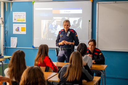 Xarrada dels Mossos d’Esquadra sobre prevenció en xarxes socials en un institut de Lleida.