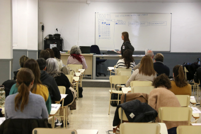 Participants en les proves en una aula d’Inefc Lleida.
