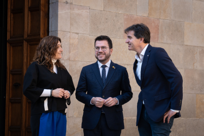 El president de la Generalitat, Pere Aragonès, ahir flanquejat per Laura Vilagrà i Sergi Sabrià.