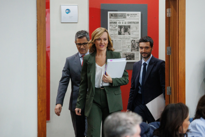 La portaveu del Govern espanyol, Pilar Alegría, ahir al costat dels ministres Félix Bolaños i Pablo Bustinduy.