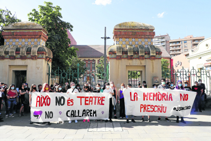 Protesta contra els abusos a l’Aula de Teatre de Lleida.