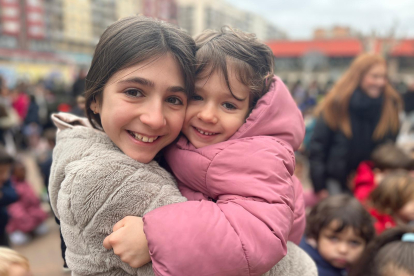 Acte ahir dels alumnes de l’Escola d’Almenar que van treballar una versió catalana d’‘Imagine’.