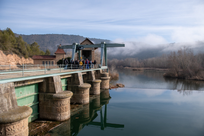 Un moment de la ruta de la Fundació Canals d’Urgell a Agramunt, a la presa del Tossal.