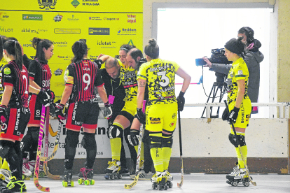 Flor Felamini va haver de sortir de la pista a coll, però tot sembla haver quedat en un ensurt.