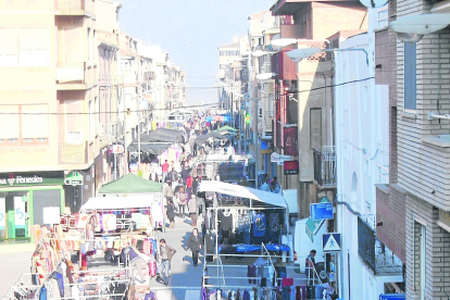 Imatge del mercat setmanal d’Almacelles.