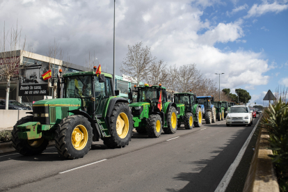 Tractors a Arganda del Rey ahir en ruta cap a la ciutat de Madrid.