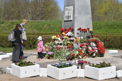 Imatge d’un monument als caiguts a la II Guerra Mundial a Narva, Estònia, el 2022.