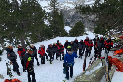 Pràctiques d’alpinisme de Bombers i SEM a la Vall de Benasc.