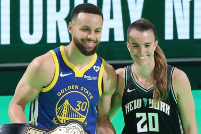 Stephen Curry i Sabrina Ionescu després del repte de triples.