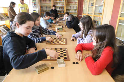 Un moment del torneig d’escacs i dames, dins de la sessió de jocs de taula que va tenir lloc ahir.