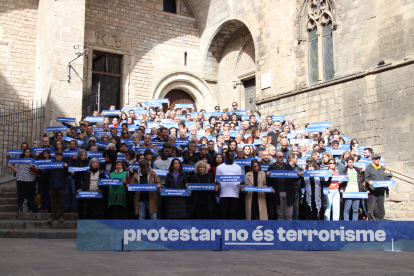 Representants d’entitats i signants del manifest pel dret a la protesta ahir a Barcelona.