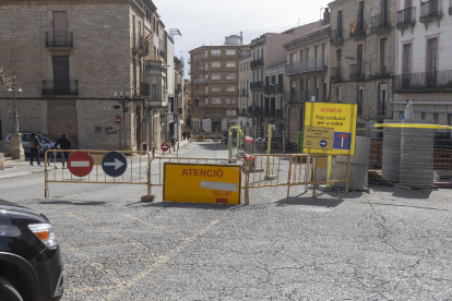 Fa dos setmanes que el carrer Victòria d’entrada per Guissona i Agramunt està tancat.
