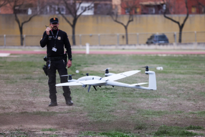 Interior va presentar el 21 de febrer el desplegament territorial i l’adquisició de 24 drons, entre els quals un que incorpora IA, a la imatge.