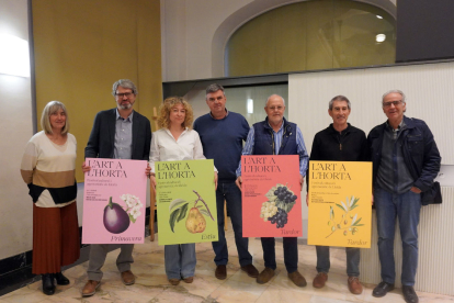 Presentació ahir del festival L’Art a l’Horta, també amb representants de les partides participants.