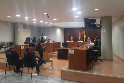 Judici a l’Audiència a l’ara condemnat per violar la seua fillastra a Lleida.