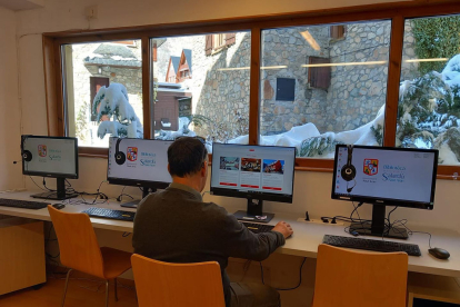 Renoven els ordinadors de la biblioteca pública de Salardú