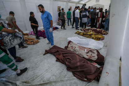 Imatge de l’interior de l’hospital Shifa durant un bombardeig.