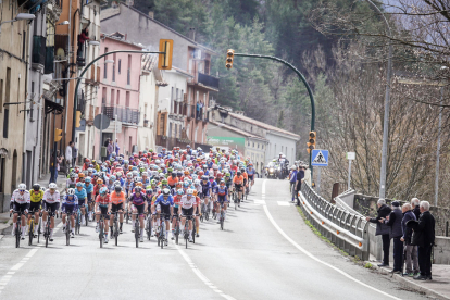 El pilot de ciclistes, en un moment de l’etapa d’ahir de la Volta a Catalunya.