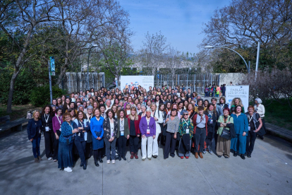 Foto de grup ahir de les participants en el ‘Parlen les Dones’, jornada de xarrades i debats celebrada a l’Espai Esfèric de Barcelona.