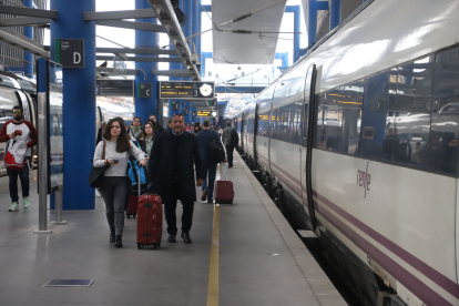 La línia d’Avant Lleida-Barcelona té una gran demanda de places, sobretot a primera hora.