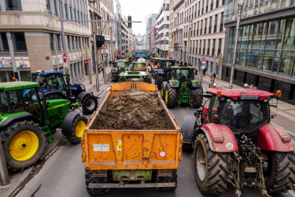 Protesta d’agricultors a Brussel·les dimarts mentre es negociaven les reformes de la PAC.