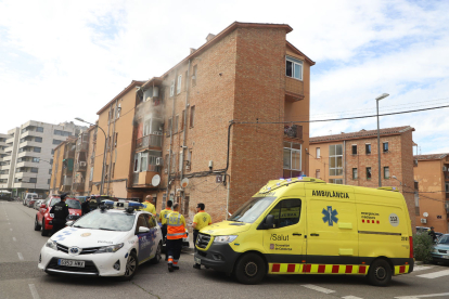 Sufoquen un incendi a la cuina d'un pis dels blocs Grup Voravia