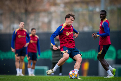 Calderó, en una acció de l’entrenament de diumenge amb el primer equip blaugrana.