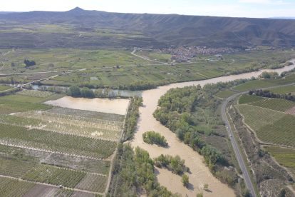 Les finques inundades (a l’esquerra de la imatge) a la zona de l’Aiguabarreig a vista de dron.