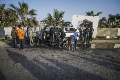 El cotxe de l’ONG World Central Kitchen (WCK) bombardejat ahir per les forces israelianes.