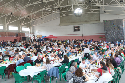Un dinar popular va reunir 800 comensals l’any passat.