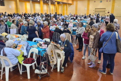 La XXV Trobada de Puntaires de Mollerussa reuneix unes 400 persones