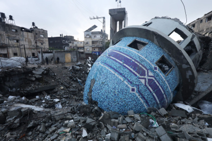 Mesquita destruïda el primer dia de la Festa del Dejuni a Deir al-Balah, al nord de la Franja de Gaza.