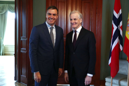 Pedro Sánchez i el primer ministre noruec, Jonas Gahr Store, durant la reunió ahir a Oslo.