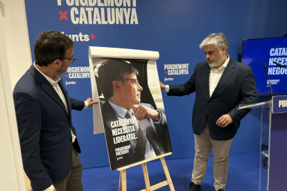 Puigdemont, protagonista del cartell de campanya de Junts que simbolitza “el seu retorn a Catalunya”.